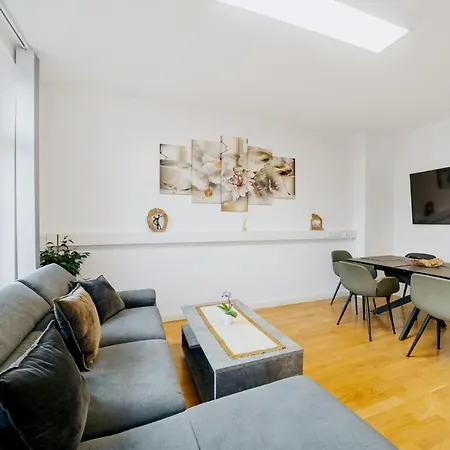 Blissplace 3 Zi Premium Nahe Getec Arena Mit Kingsize Betten Und Balkon Appartamento