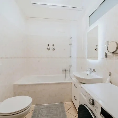 Blissplace 3 Zi Premium Nahe Getec Arena Mit Kingsize Betten Und Balkon Daire Magdeburg