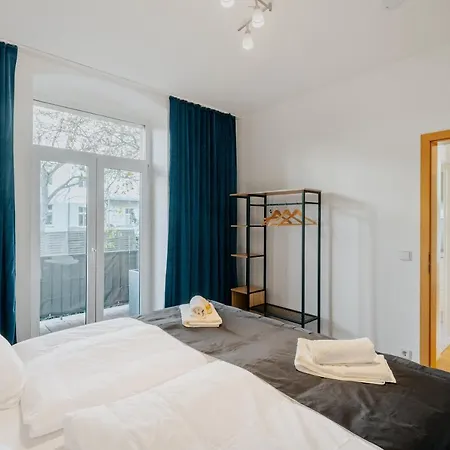 Blissplace 3 Zi Premium Nahe Getec Arena Mit Kingsize Betten Und Balkon Apartment Magdeburg