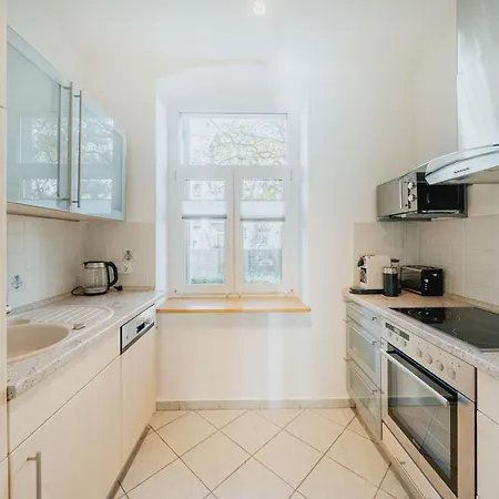 Blissplace 3 Zi Premium Nahe Getec Arena Mit Kingsize Betten Und Balkon