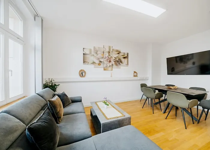 Blissplace 3 Zi Premium Nahe Getec Arena Mit Kingsize Betten Und Balkon Apartment